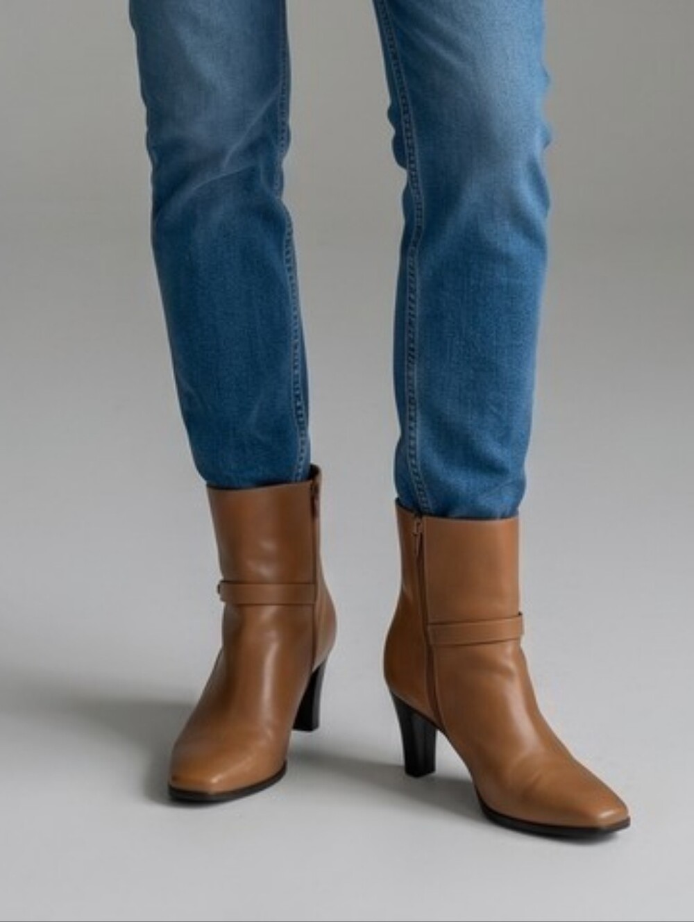 Women's Leather Tan Ankle Boot with Mid Heel Size 7.5 - Picture 1 of 15